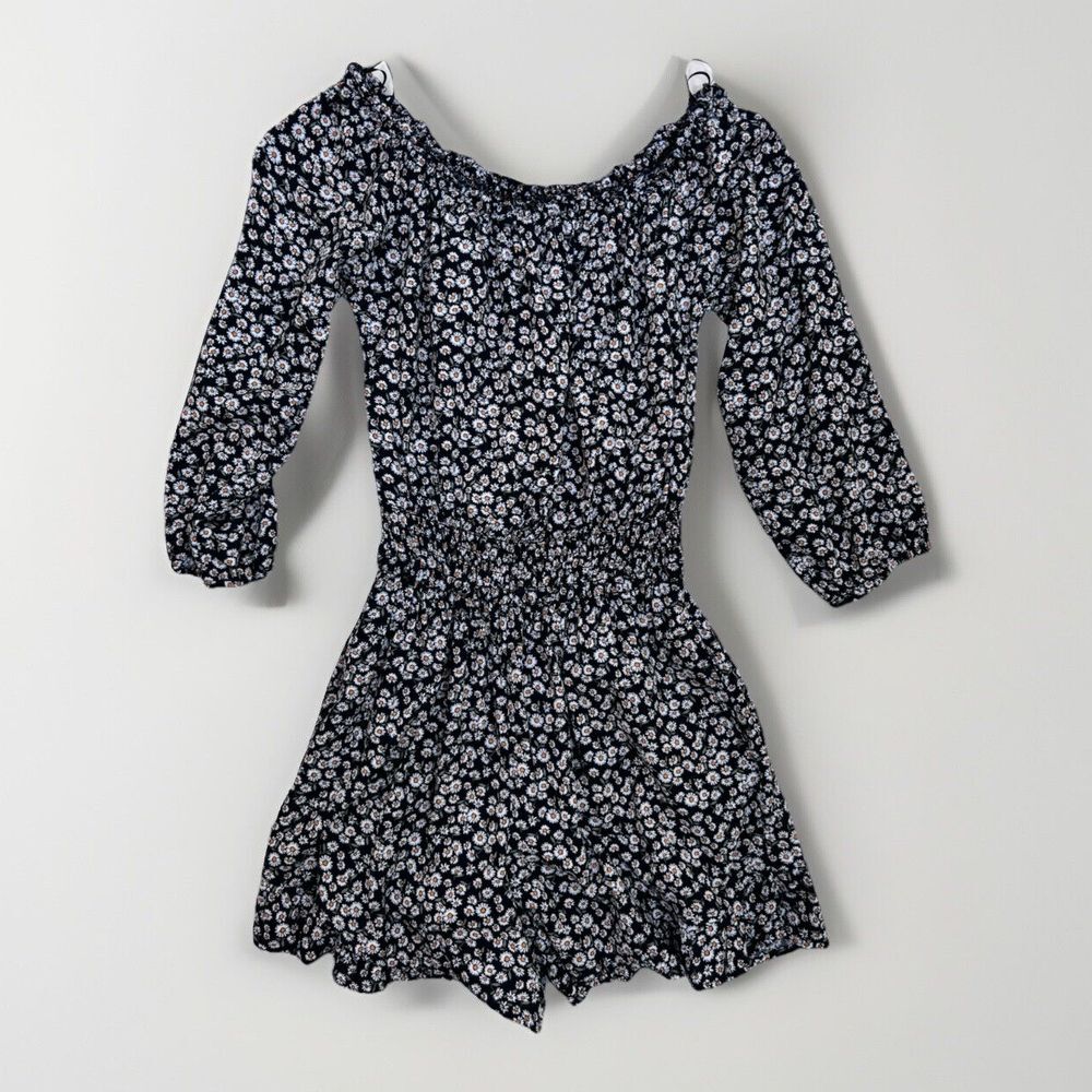 Hollister Shorts Romper Women XS Black with‎ Daisies Floral Smocked Waist